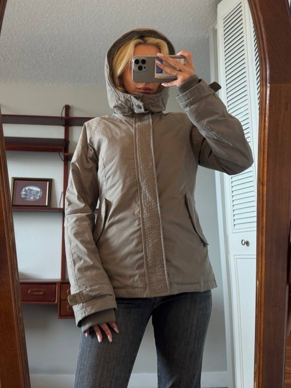 Tna Hooded Fleece-Lined Puffer in Beige Size Medium